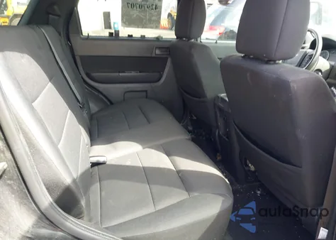 2010 Ford Escape Xlt z USA, uszkodzony, nr VIN 1FMCU0DG6AKB61138